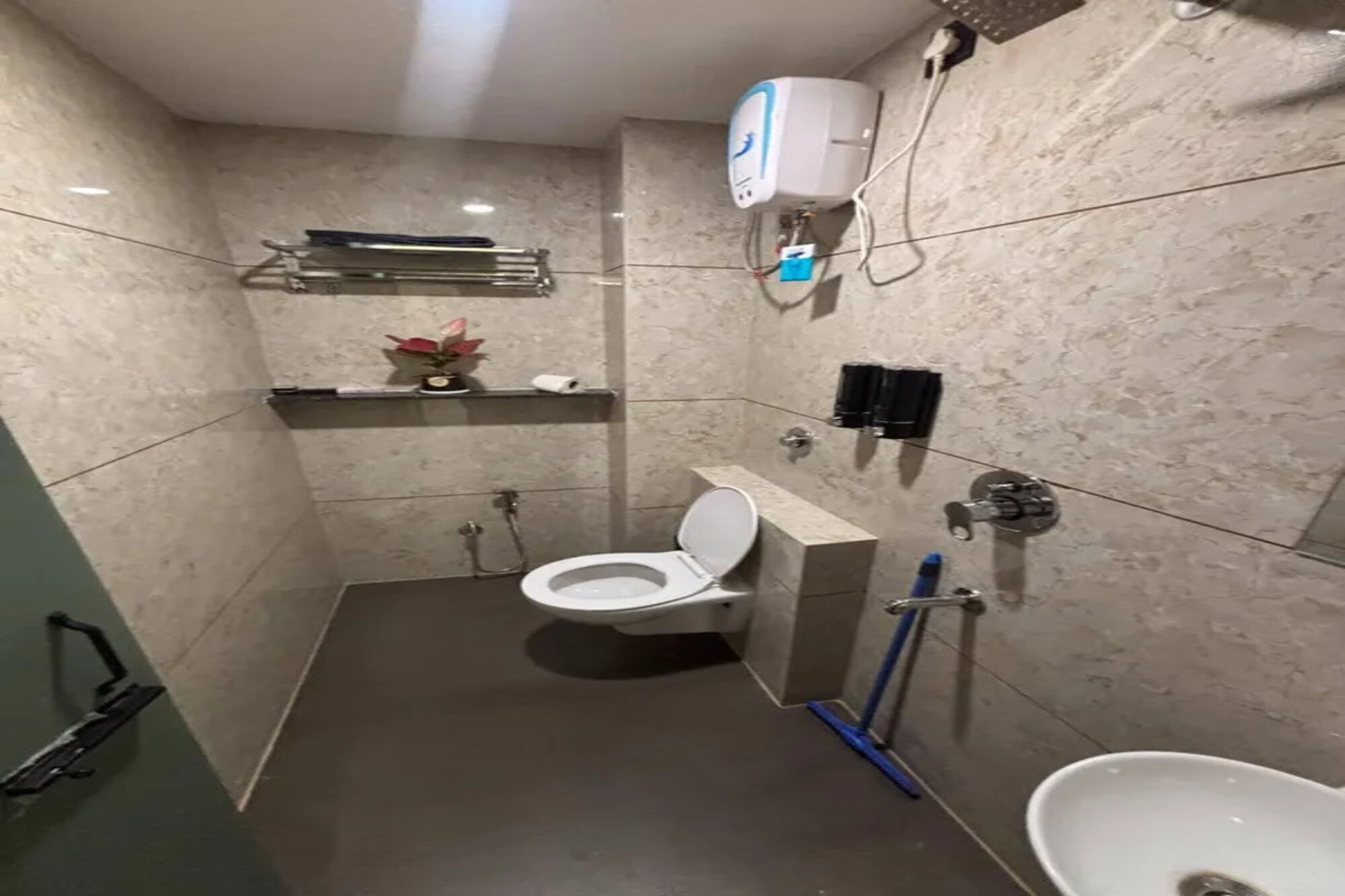 FabHotel Hostique Stays - Tap to explore photos