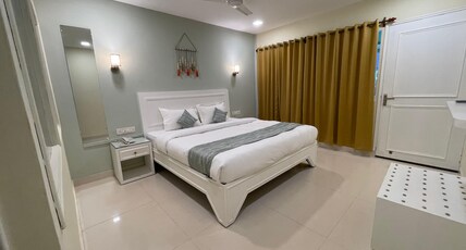 Hotel Solmere Room Type - Deluxe Room