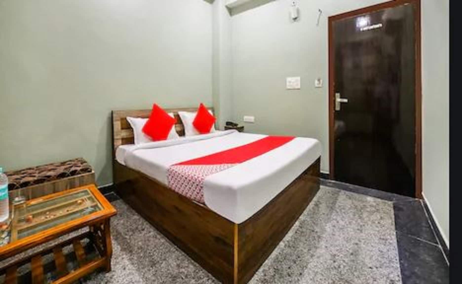 Hotel Khandelwal - Tap to explore photos