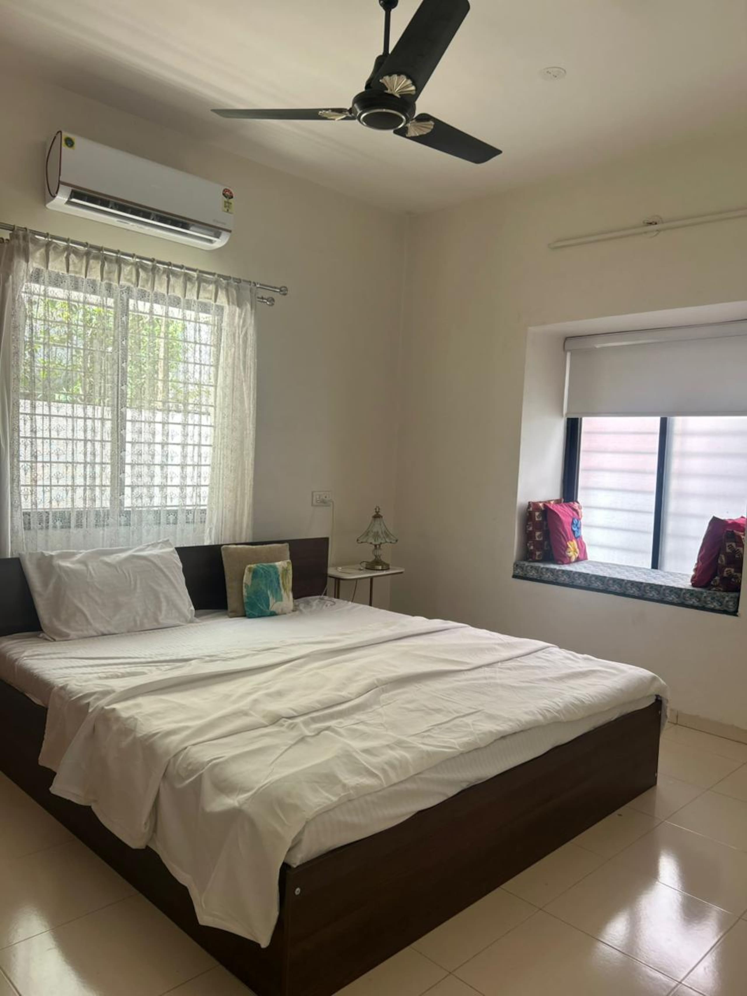 Sai Utkarsh Bunglow Room Stay Room no 1 - Tap to explore photos