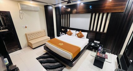 HOTEL FIVE STAR INN Room Type - Super Deluxe