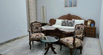 Crowns hotel Room Type - Premium Room