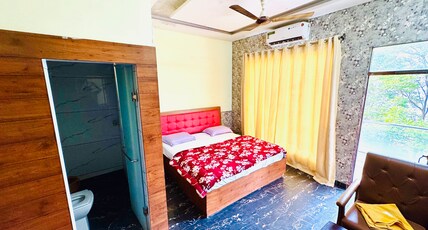 Nature Resort Room Type - Luxury Queen Bed Room with Garden View