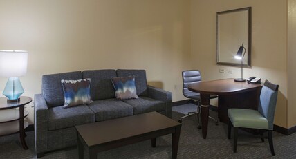 DoubleTree Suites by Hilton Bentonville Room Type - 2 QUEEN DELUXE KEYED FLOOR