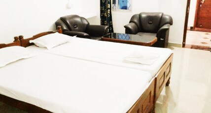 Mona Hotel Room Type - Luxury Room (AC)