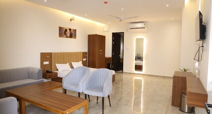 Lotus Lakes Hotel Room Type - Ultra Spacious Suite Room (higway road side view)