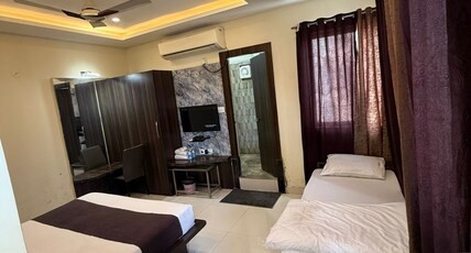 Hotel Kamad Giri Room Type - Deluxe 3 Bedded  Room