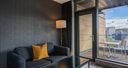 Crowne Plaza NEWCASTLE - STEPHENSON QUARTER Room Type - 1 King  Junior Suite Lounge Access