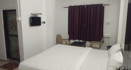Hotel Shubham Grand Room Type - Deluxe Room Non AC
