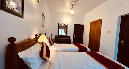 Cleetys Residency Room Type - Deluxe Twin Room