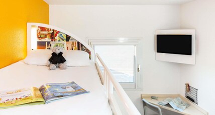 hotelF1 Vesoul Room Type - Break Room 1 double bed and 1 mezzanine bed, sleeps up to 3 people