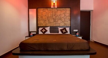 HOTEL HOLIDAY HOME Room Type - Premium Deluxe room