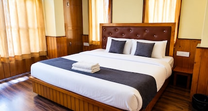 DIWAN SACHPASS GUEST HOUSE Room Type - Premium Room With Mountain View And Balcony DIWAN SACHPASS GUEST HOUSE Room Type - Premium Room With Mountain View And Balcony