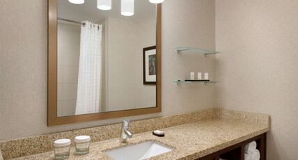 Embassy Suites Denver - Downtown/Convention Center Room Type - 1 KING PREMIUM STE NOSMOK