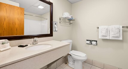 Best Western Inn Room Type - Accessible - 2 Queen, Mobility Accessible, Bathtub, First Floor, Microwave And Refrigerator, Wi-Fi, Best Western Inn Room Type - Accessible - 2 Queen, Mobility Accessible, Bathtub, First Floor, Microwave And Refrigerator, Wi-Fi,