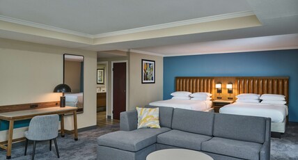 DoubleTree by Hilton Chatsworth Room Type - 2 QUEENS JR SUITE