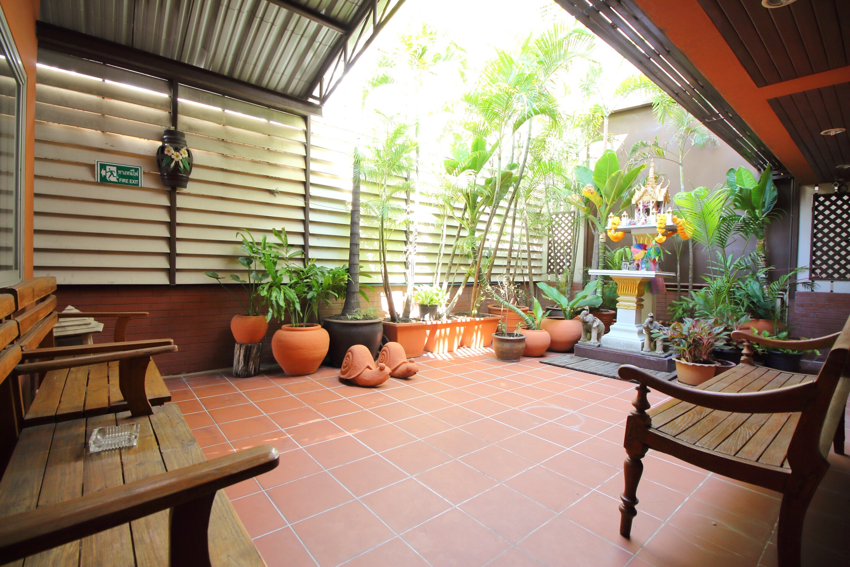 Pannee Lodge Khaosan (SHA Plus) - Tap to explore photos