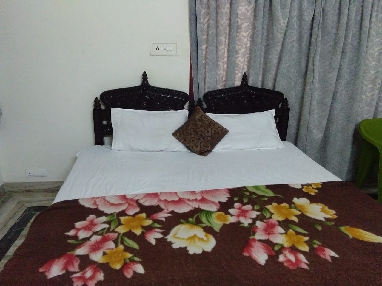 Hotel Ambika Palace - Tap to explore photos