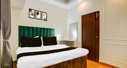 Super OYO 823046 King Hotel & Banquet Room Type - Classic