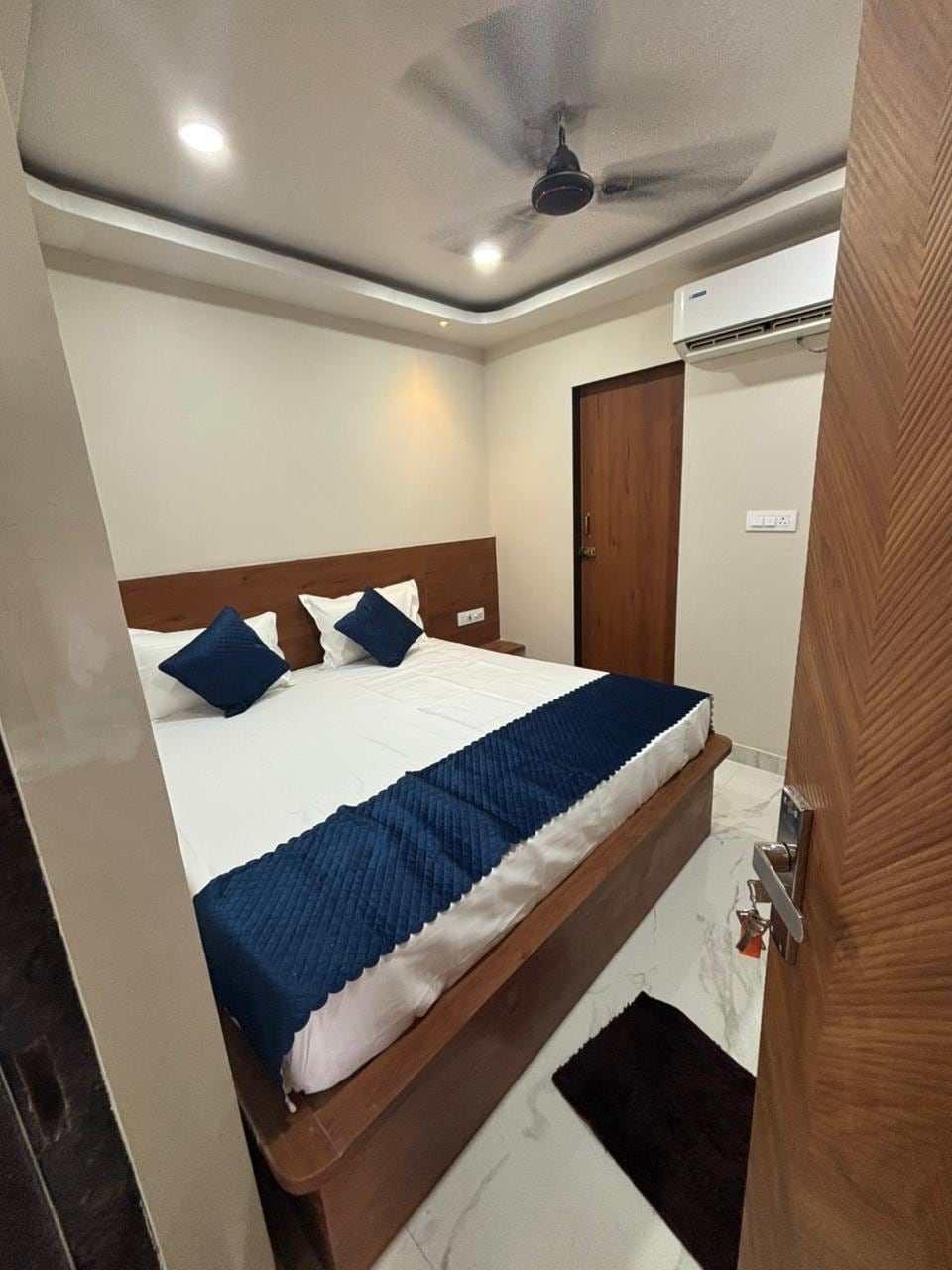 Hotel Shri Ram Gopal Seva Dham - Tap to explore photos