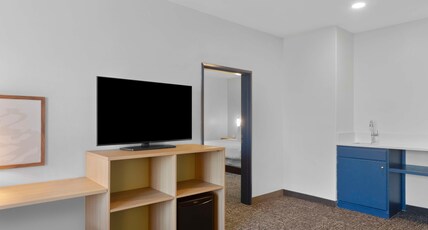 Spark by Hilton San Antonio Dominion Room Type - 1 KING SUITE