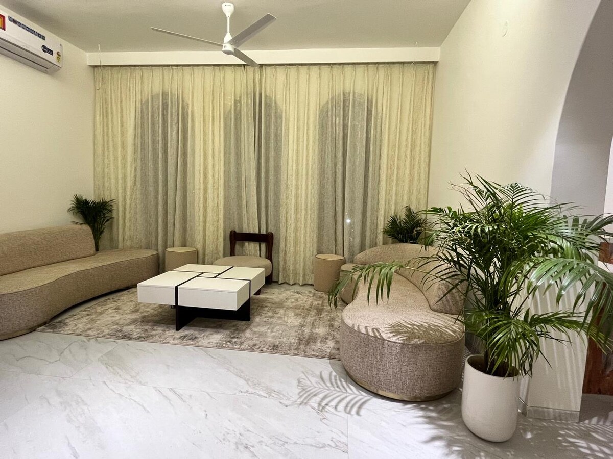 Archive 4BHK/Pool Penthouse Combo - Tap to explore photos
