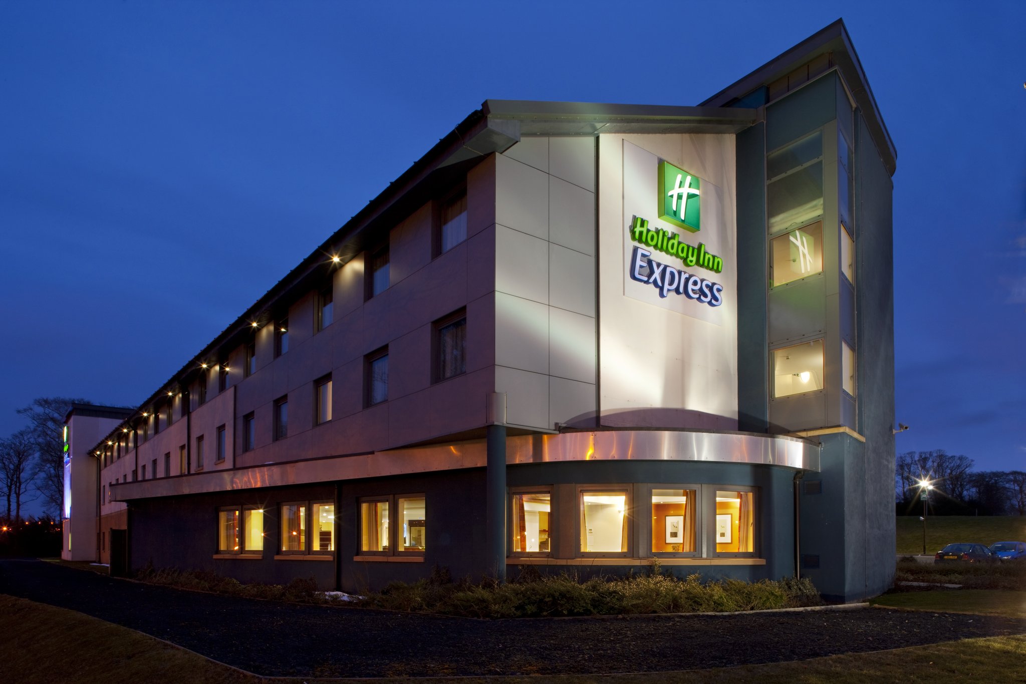 Holiday Inn Express Dunfermline - Tap to explore photos