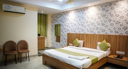HOTEL PARK MAHENDRA Room Type - Executive AC Room