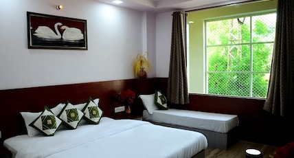 Meera Mahal Room Type - Premium Deluxe AC Room Meera Mahal Room Type - Premium Deluxe AC Room