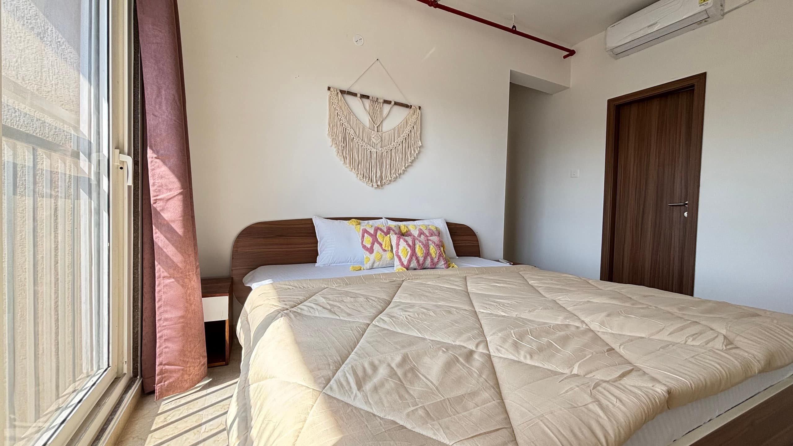 Serene Boheme 2 BHK in BKC JIO NMACC - Tap to explore photos