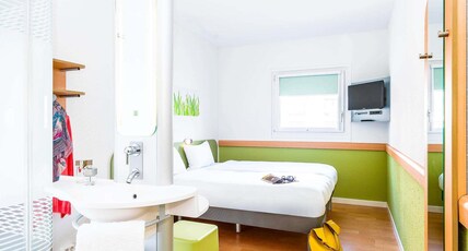 ibis budget Saint-Quentin Centre Gare Room Type - Double Room with a large bed for 2 people