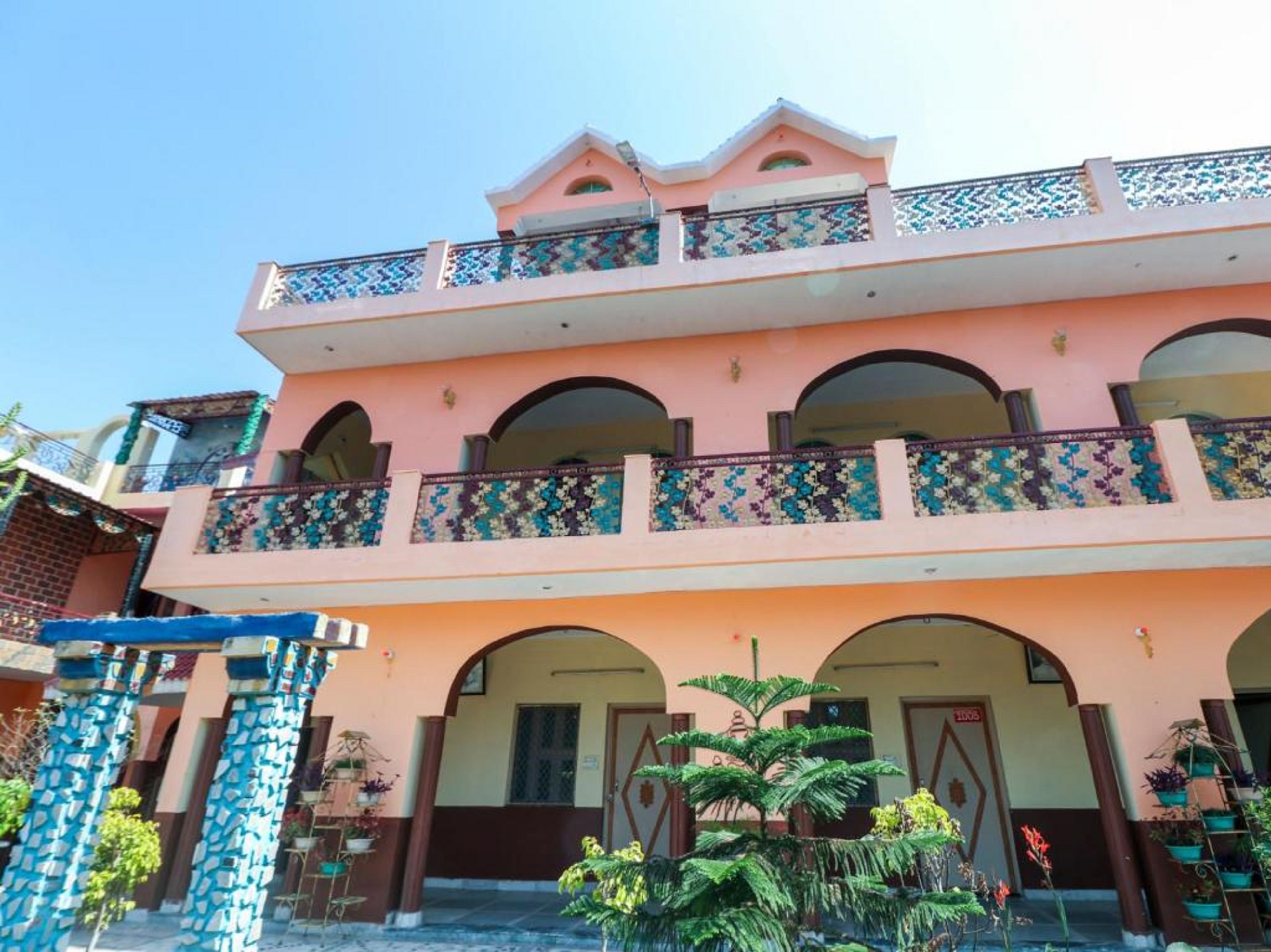 Hotel O Viraj Deluxe Narela - Tap to explore photos