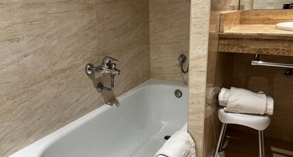 Hotel Logro Room Type - 2 Twin Standard with Free Breakfast