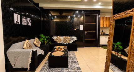 Cozy stay with Jacuzzi Home Theatre Sushant Lok Room Type - Cozy stay with Jacuzzi Home Theatre Sushant Lok