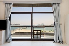 ELIVAAS Curated Beachfront Studio with Dining & Leisure Steps A