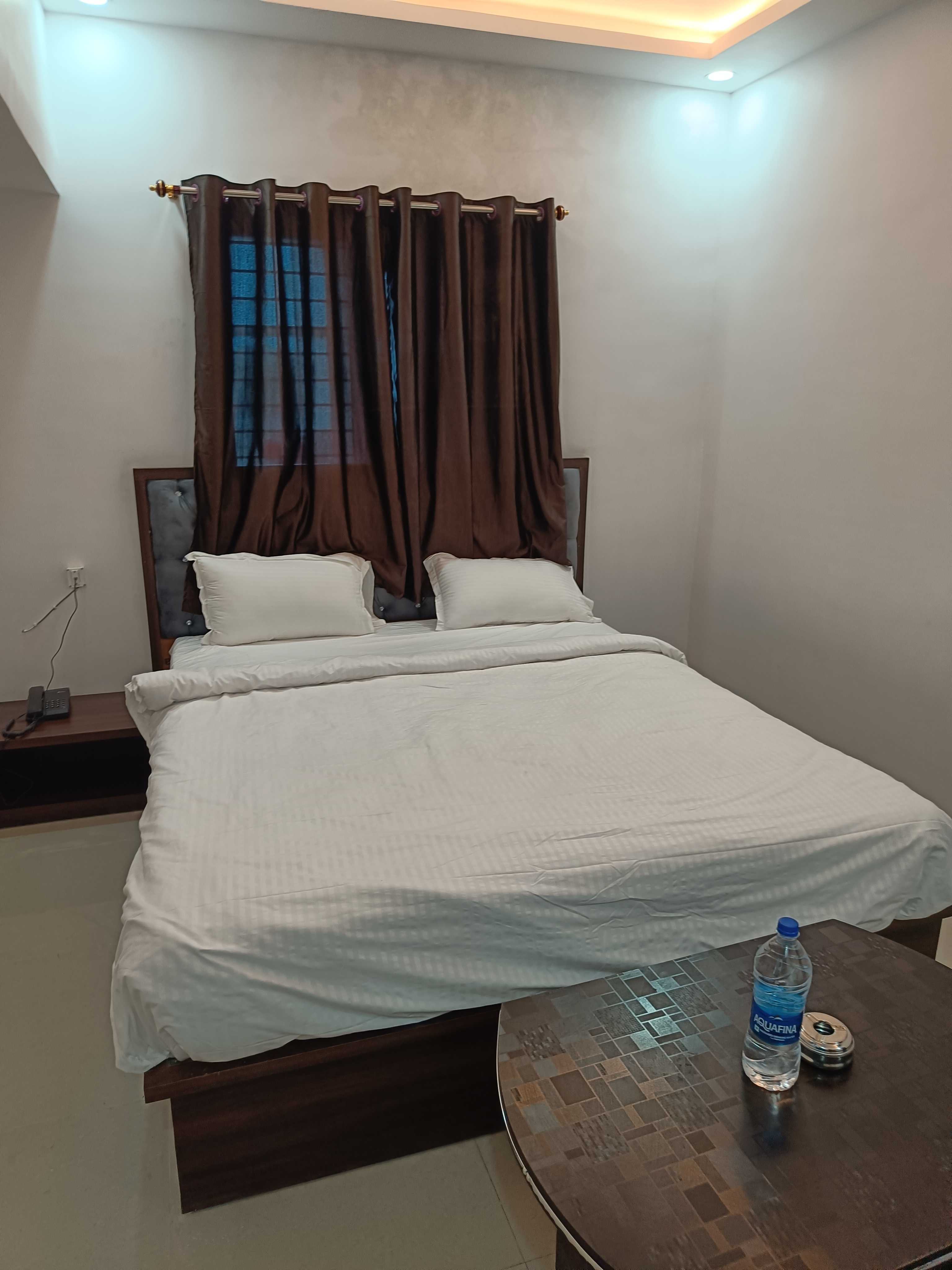 Hotel O White House - Tap to explore photos