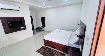 Hotel Pushpita Sweets & Bakers Room Type - Deluxe Room with Hill View King Bed Hotel Pushpita Sweets & Bakers Room Type - Deluxe Room with Hill View King Bed