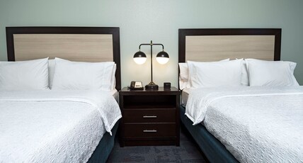 Hampton Inn & Suites Raleigh Downtown Room Type - 2 QNS HEARING ACC NOSMOK