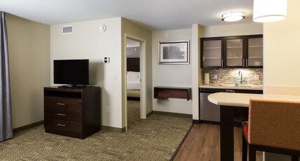 Staybridge Suites - Columbus Polaris Room Type - 1 King 1 Bdrm Ste Mobil Access Roll Shwr