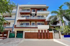 Collection O Sector 70 Noida