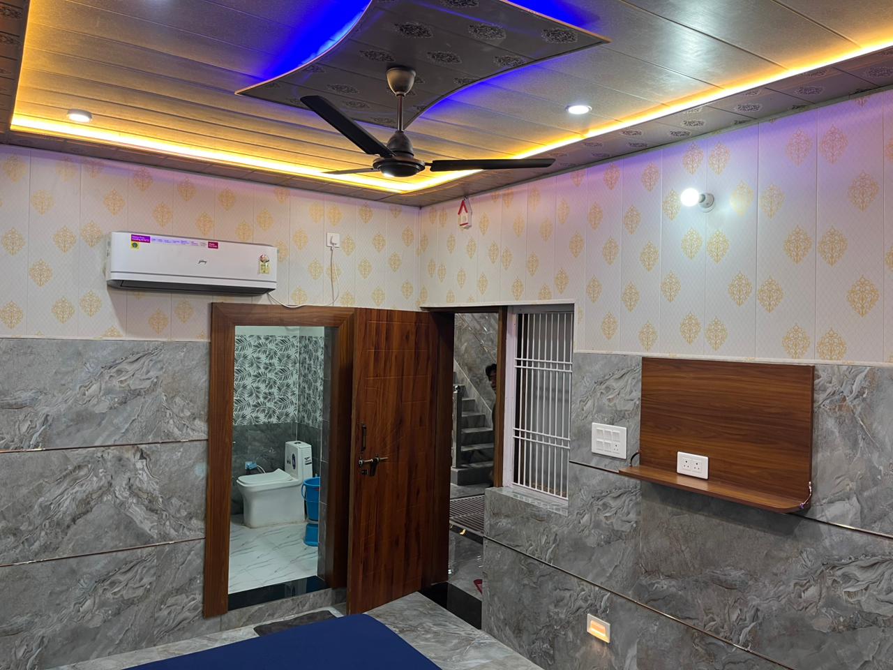 Shri Kusum Sadan Home stay Vrindavan - Tap to explore photos