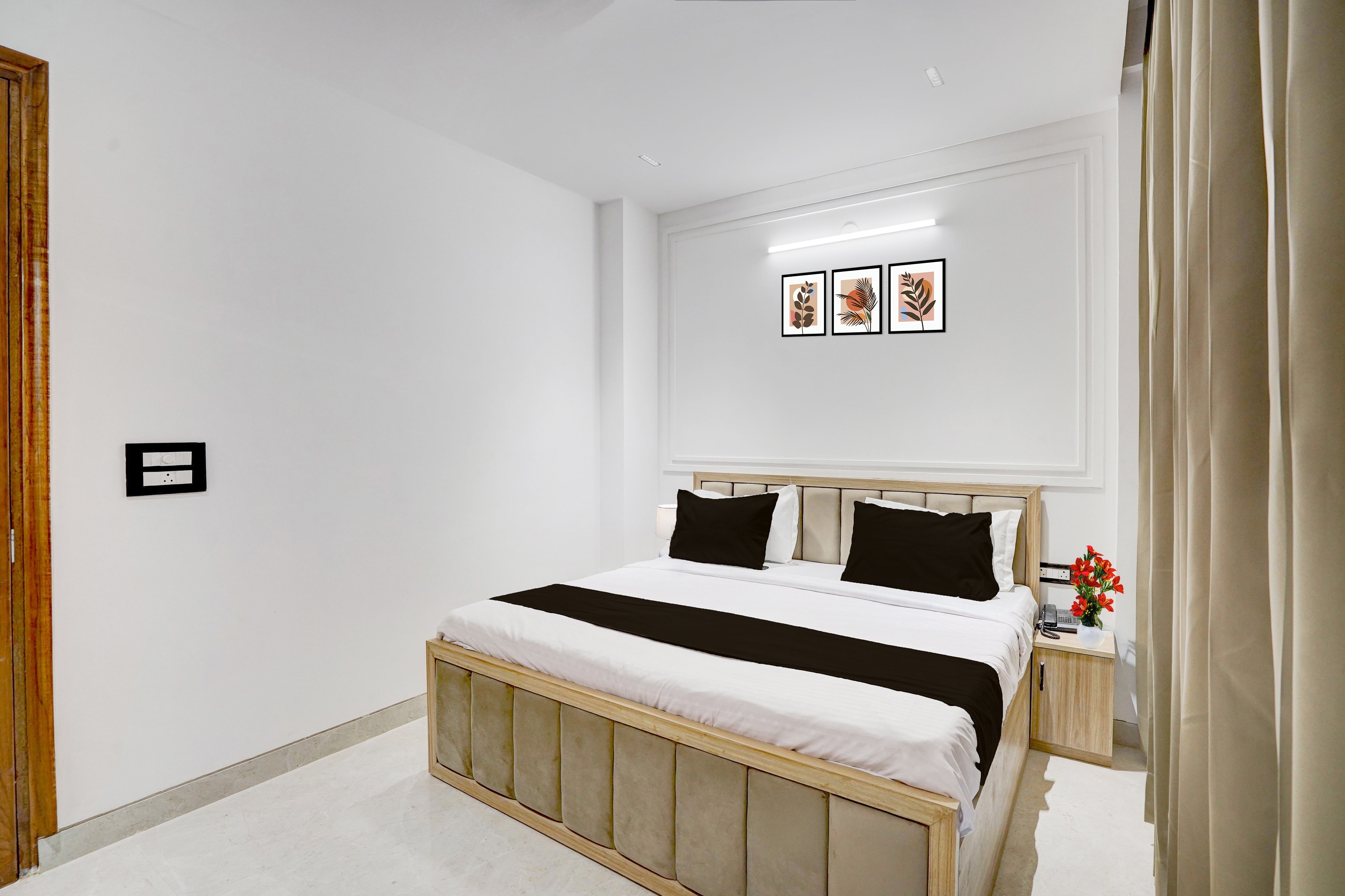 Super Townhouse Sector 49 Gurugram Formerly Hotel P66 - Tap to explore photos