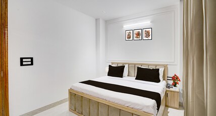 Super Townhouse Sector 49 Gurugram Formerly Hotel P66 Room Type - Deluxe with Balcony