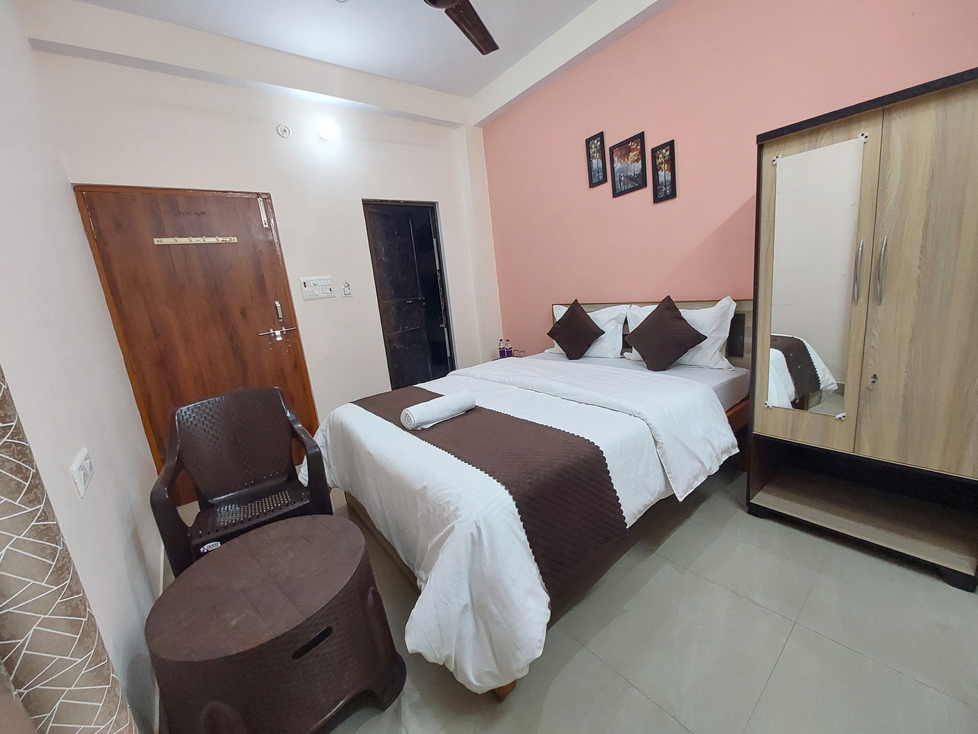 Hotel Manor Residency - Tap to explore photos