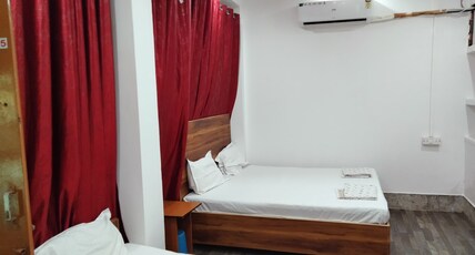 Ayodhya Cantt Palace & Restaurant Room Type - Triple Ac Room