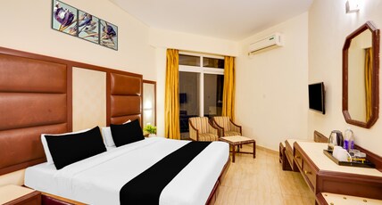 Townhouse Oak Silver City Chowk Formerly HW Residency Room Type - Deluxe with Balcony Townhouse Oak Silver City Chowk Formerly HW Residency Room Type - Deluxe with Balcony
