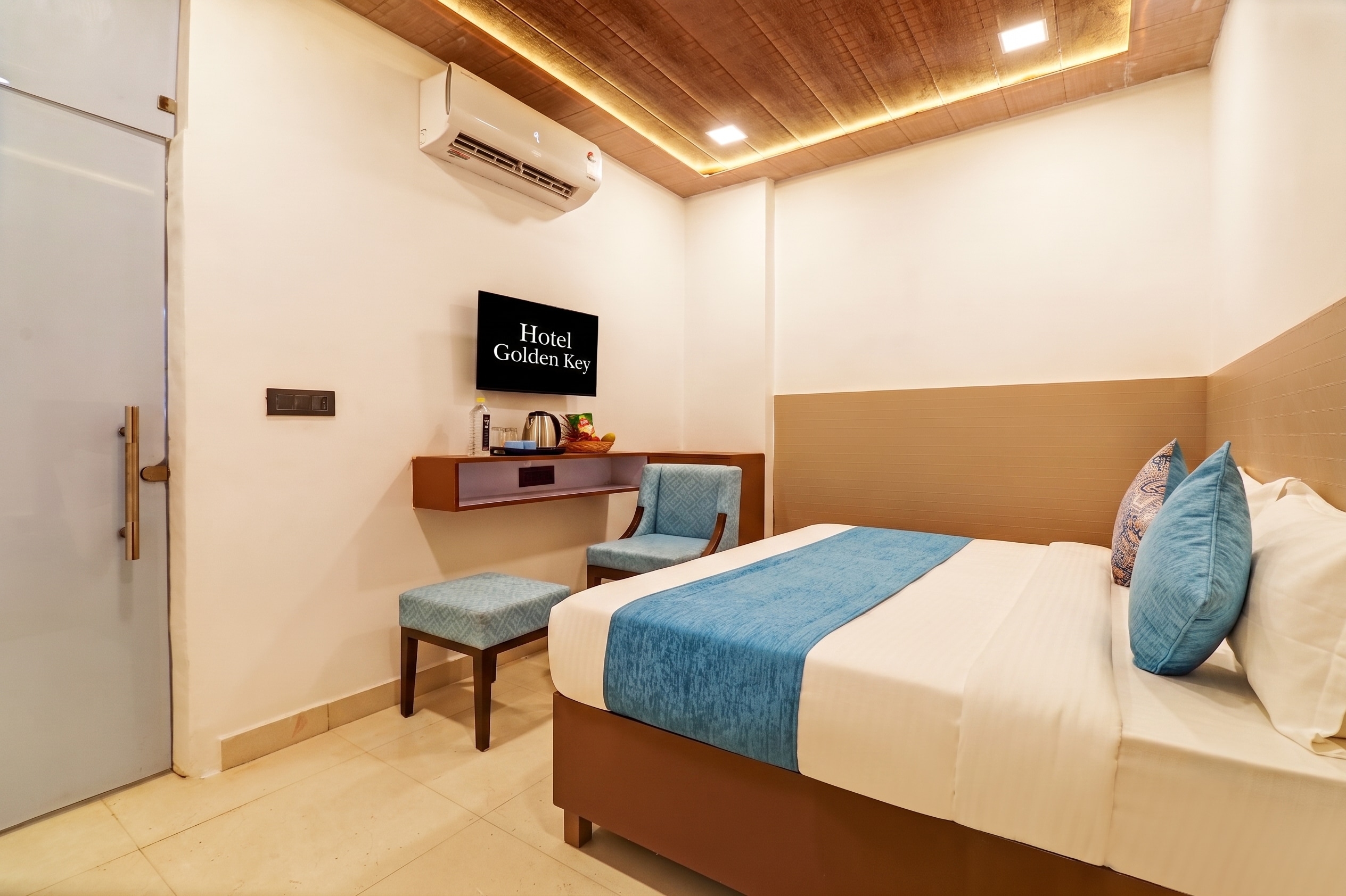 Golden Key Rohini Near Rohini Sec 18-19 Metro - Tap to explore photos