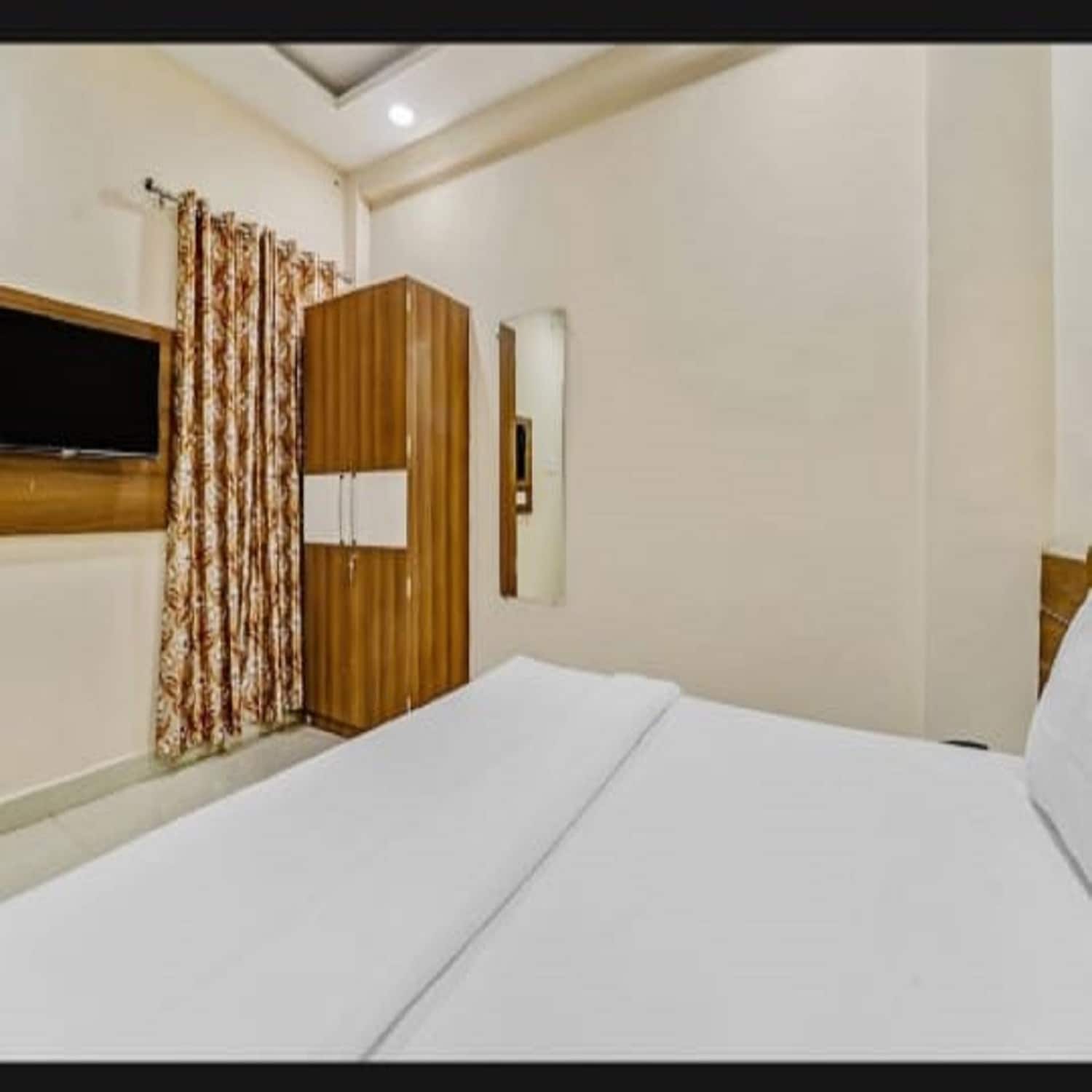 Hotel Anandi Inn - Tap to explore photos