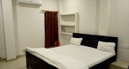 Hotel Atithi Niwas Room Type - Deluxe Room - AC