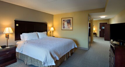 Hampton Inn by Hilton Bennington Room Type - 1RMSUITE KING NON-SMOKING